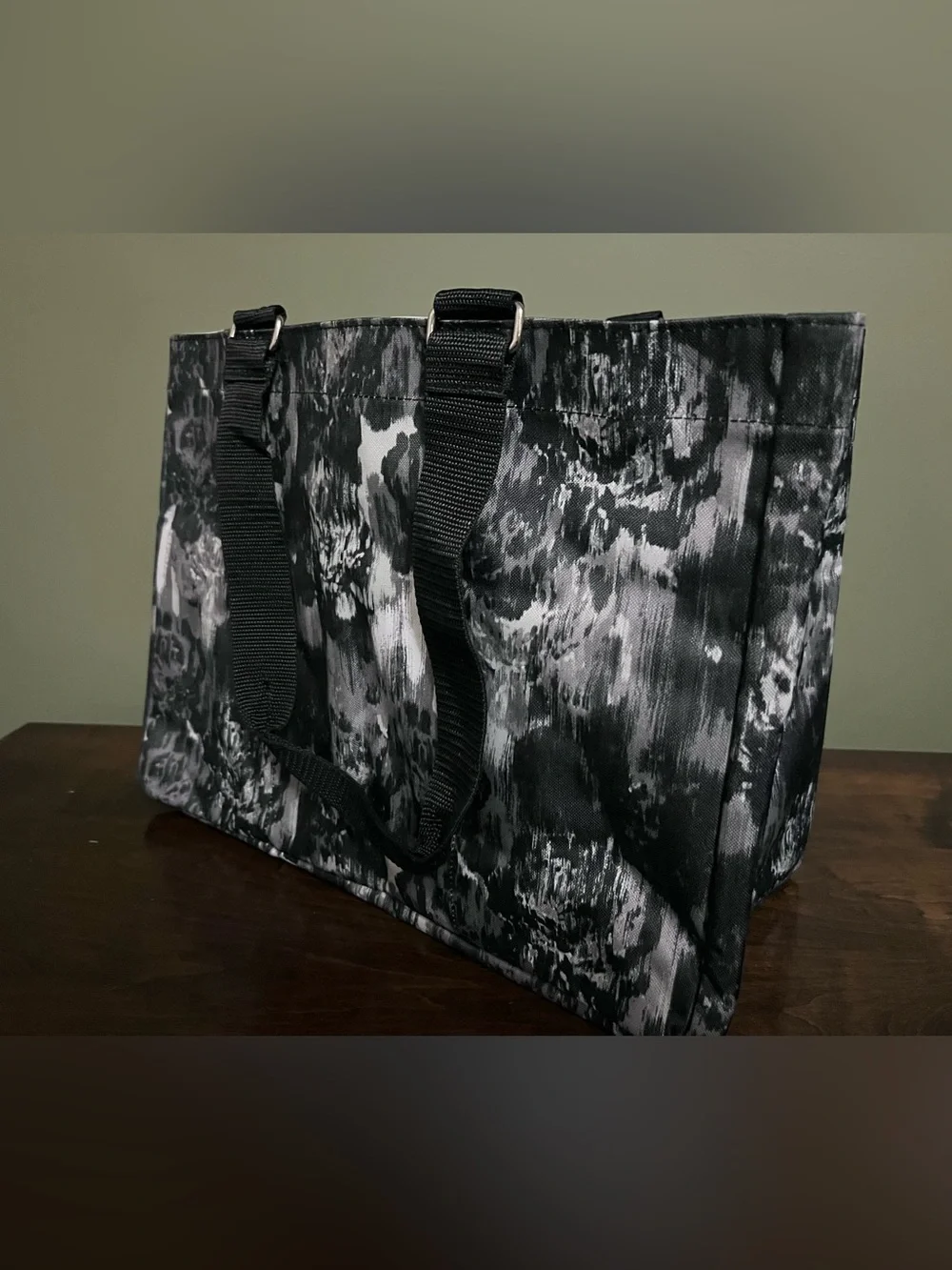 Thirty-one everyday essentials tote.